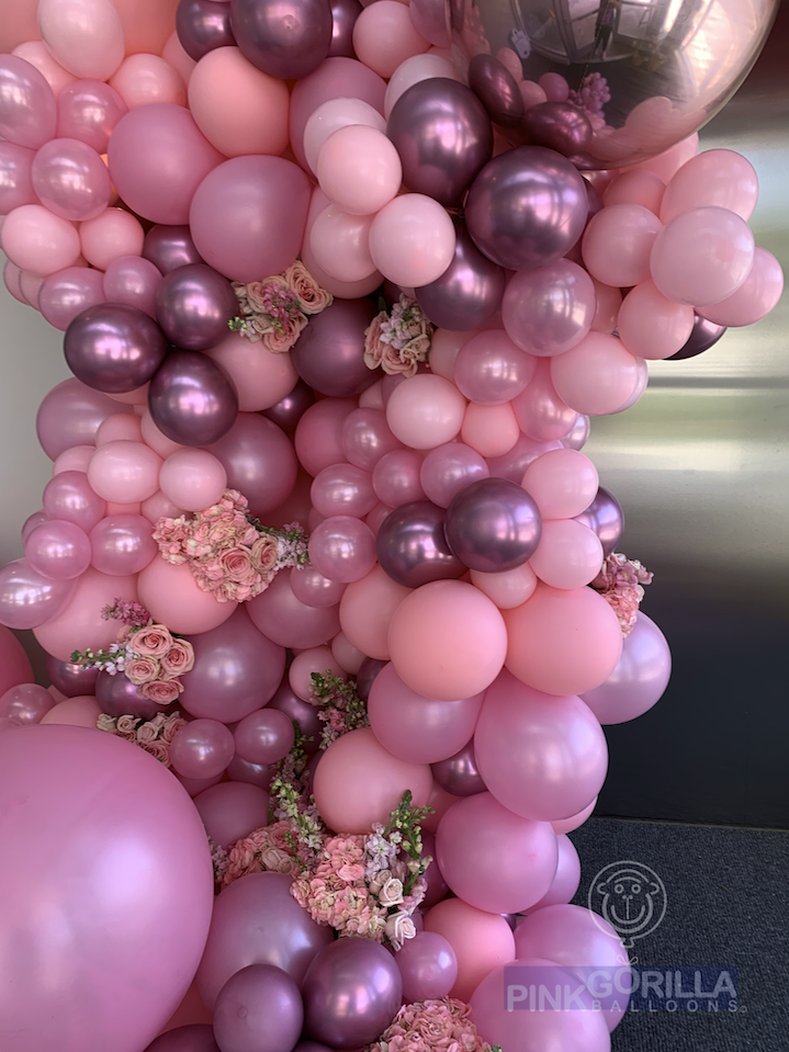 BALLOON GARLAND WITH FLORAL
